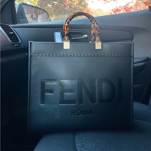 Fendi Handbags - Authentic FENDI medium Sunshine Shopper